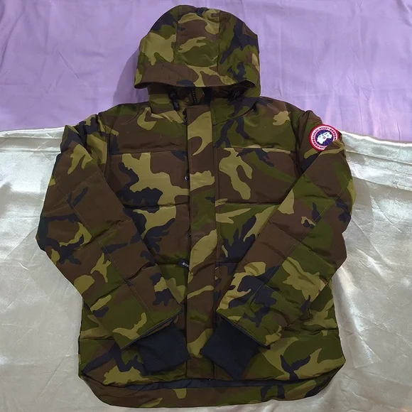 Canada Goose Waterproof And Windproof Camouflage Hooded Down Jacket - Picture 1 of 13